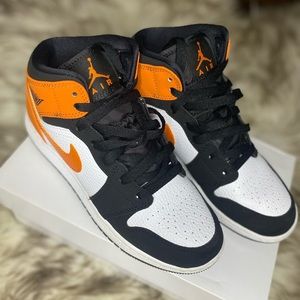 Nike Air Jordan 1 Mid Se US6y EUR38.5 black starfish white sneaker orange